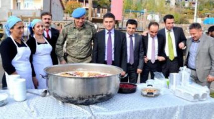 Beytüşşebap’ta Devlet Ile Halk Birlikte Aşure Yedi
