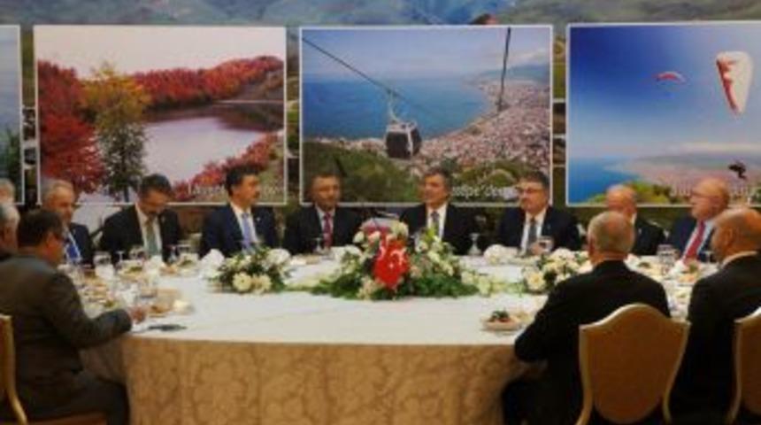 Gül: Ülkemizdeki Temel Bazı Meseleleri Özgüvenle Çözmeliyiz