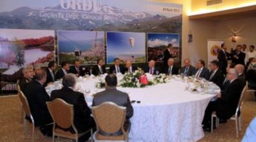 Cumhurbaşkanı G&uuml;l, Stk&rsquo;larla Bir Araya Geldi