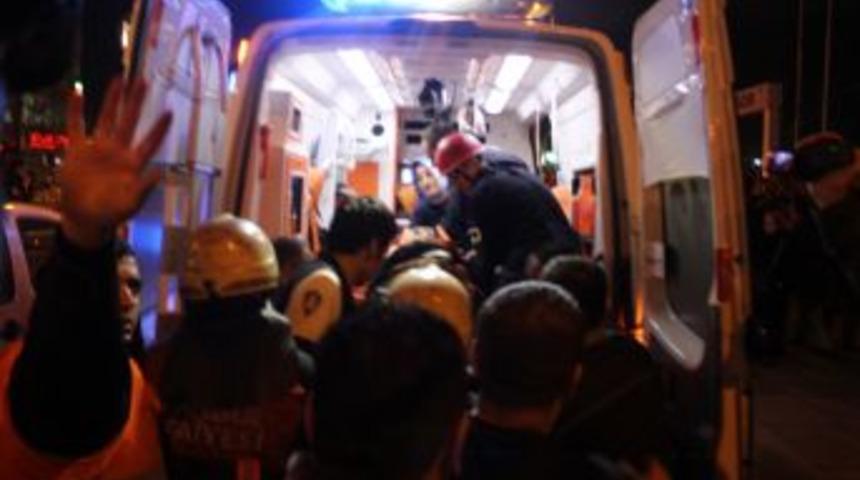 Tramvay Yoluna Düşen Kadın Ölümden Döndü