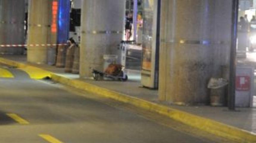 Havalimanında Şüpheli Çanta Polisi Alarma Geçirdi