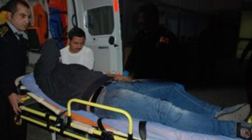 Kahta'da otomobil eşeğe &ccedil;arptı: 2 &ouml;l&uuml;, 2 yaralı