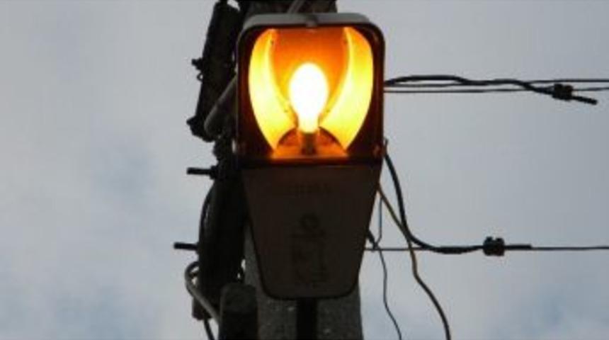 Sokak Lambaları Gece Değil G&uuml;nd&uuml;z Yanıyor
