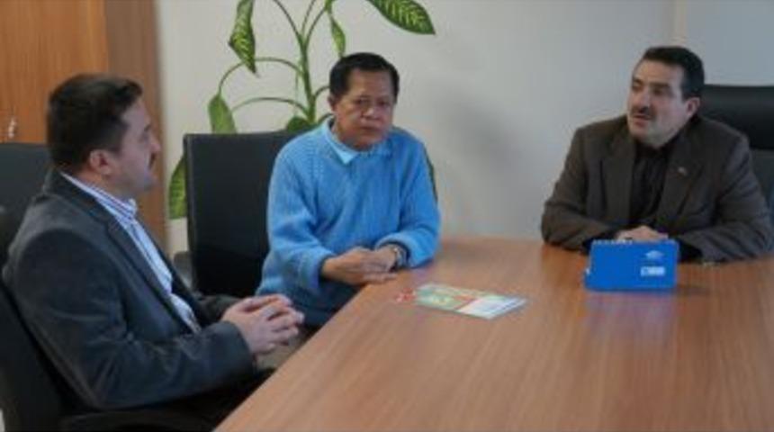 Filipinli Profes&ouml;rden Yardım &Ccedil;ağrısı