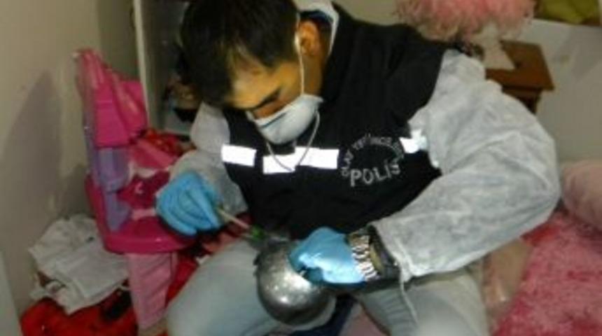 Eve Giren Hırsızlar 17 Bilezik Ve 1 Alyans &Ccedil;aldı