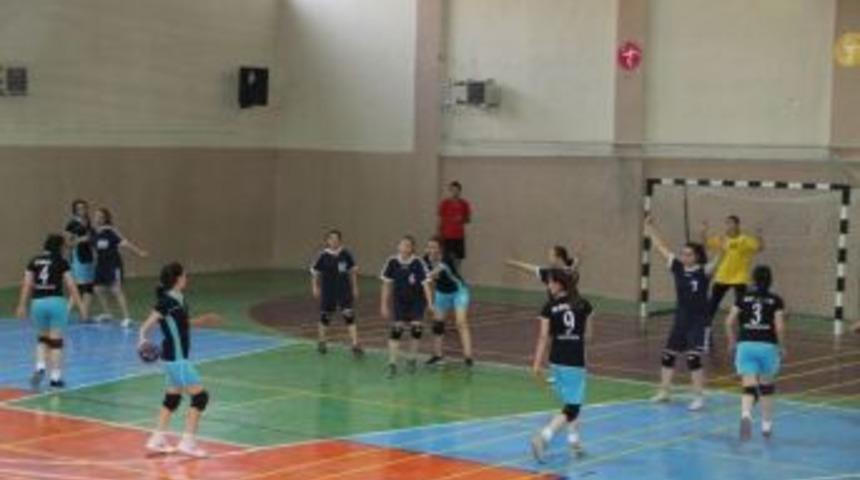 Okul Sporları Gen&ccedil; Kızlarda Hentbol Heyecanı Başladı