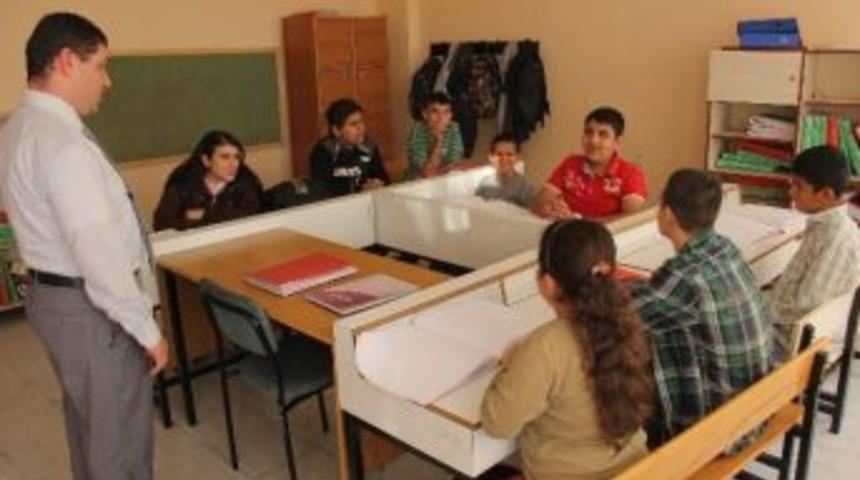 G&ouml;rme Engelli &Ouml;ğretmen Kendini &Acirc;m&acirc; &Ouml;ğrencilere Adadı