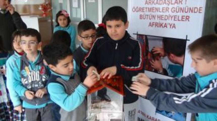 Hediye Kabul Etmeyen &Ouml;ğretmenleri Adına Afrika'ya Yardım Topladılar