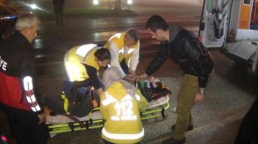 &Ccedil;anakkale'ye Giden Mhp Gezi Otob&uuml;s&uuml; Kaza Yaptı