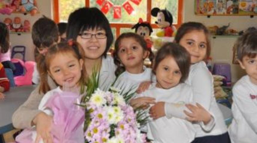 Gkv&rsquo;li Miniklerden Hongkonglu &Ouml;ğretmen Connie Hong Yu&rsquo;ya Sevgi Seli