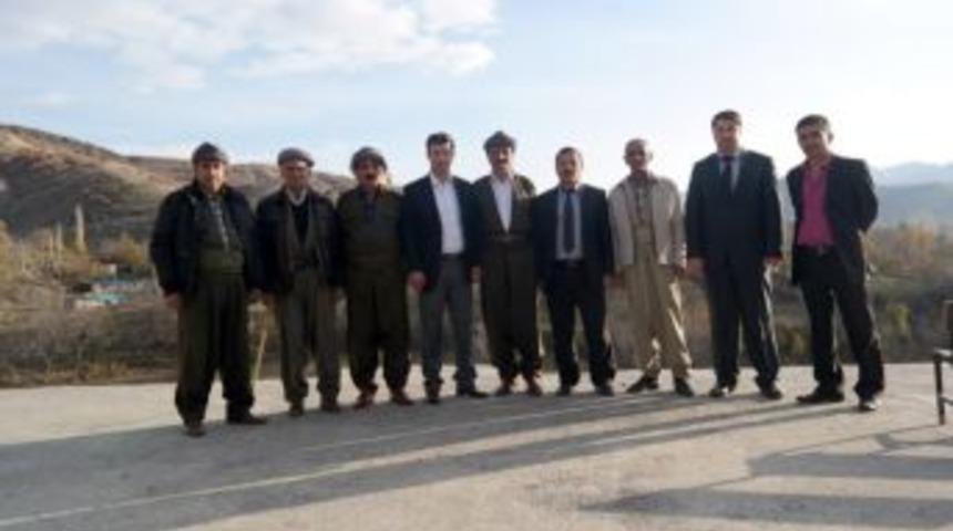 Kaymakam Hava Saldırısında 34 Kişinin Öldüğü Gülyazı Köyünü Ziyaret Etti