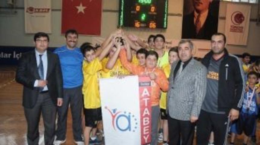 24 Kasım &Ouml;ğretmenler G&uuml;n&uuml; Hentbol Turnuvası D&uuml;zenlendi
