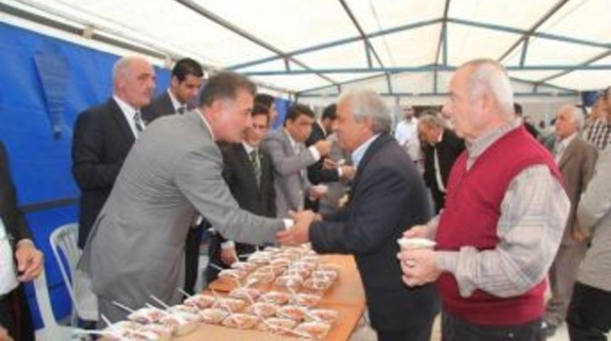 Toroslar Belediyesi 2 Bin 500 Kişiye Aşure Dağıttı