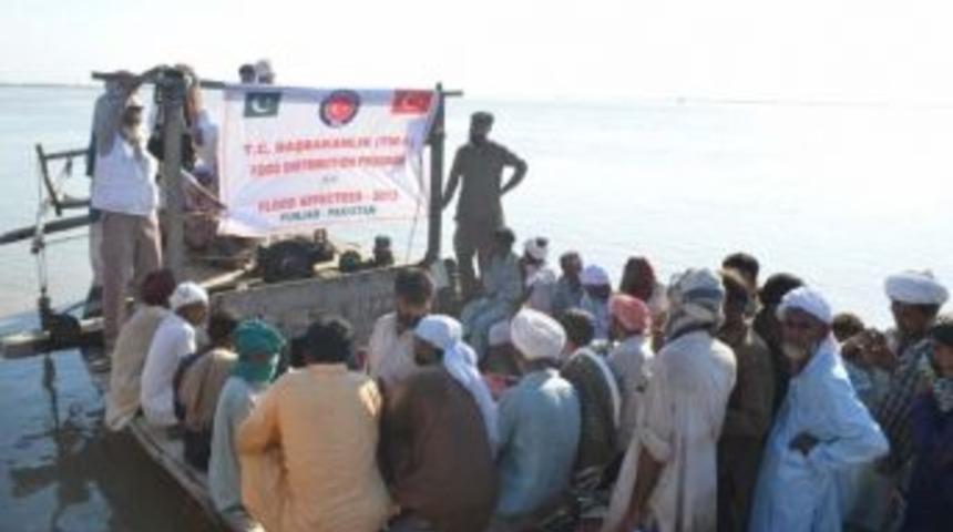 Tika&rsquo;dan Pakistan&rsquo;da Selzedelere Yemek Yardımı