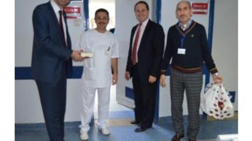 Sağlık-sen'den Diş Hekimlerine Tatlılı Kutlama