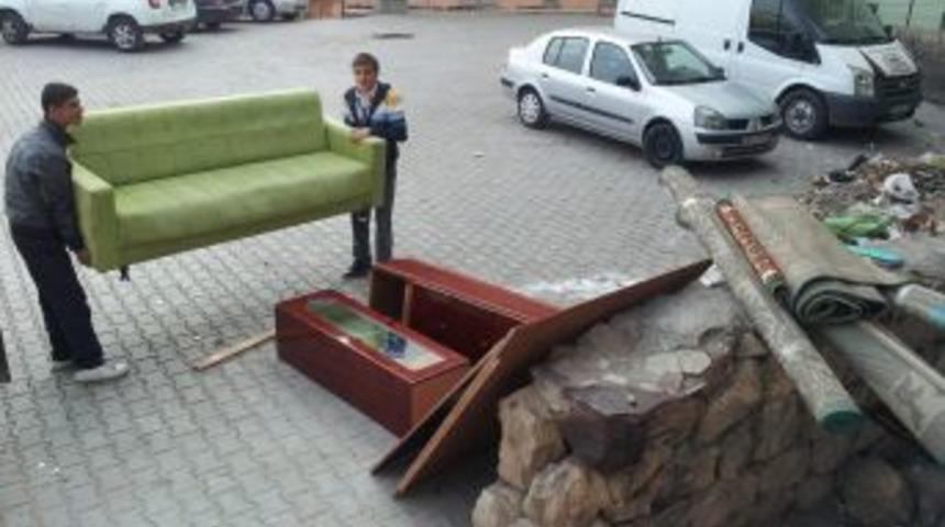 Z&uuml;beyde Hanım Lisesi &Ouml;ğrencileri Ihtiya&ccedil; Sahibi Aileleri Sevindiriyor