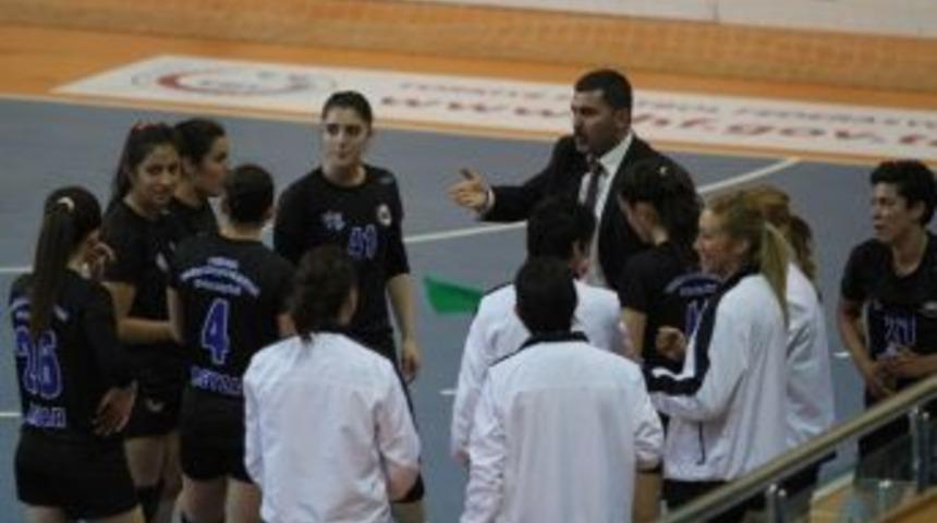 Yenimahalle Kadın Hentbol Takımı 6. Galibiyetini Aldı