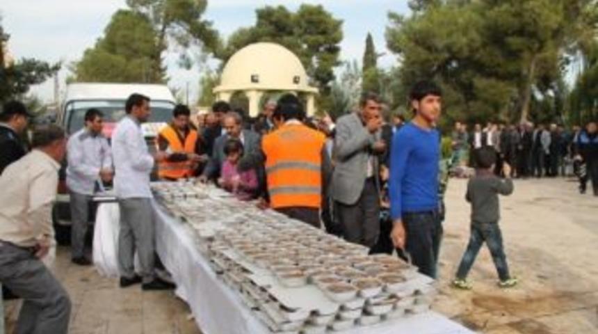 Kimse Yok Mu Derneğinden Aşure İkramı