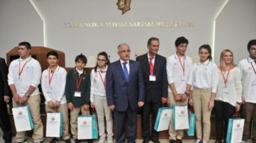 Vali Tuna: Amacımız T&uuml;rk D&uuml;nyası &Ccedil;ocuklarını Bir Araya Getirmek