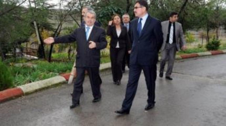 Vali Turhan Huzurevinde Hatim Duasına Katıldı