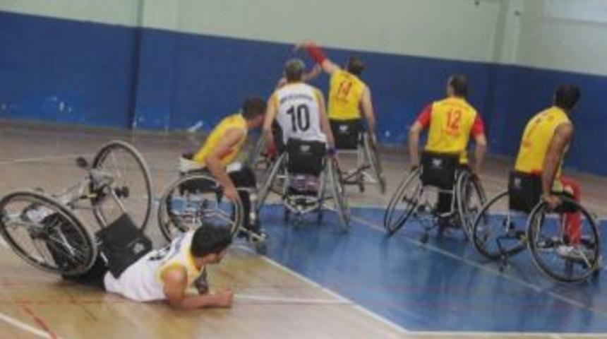 Hakkari&rsquo;de Basketbol M&uuml;sabakası