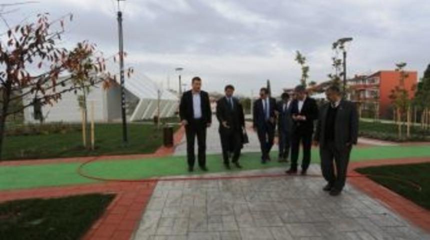 Başkan Alemdar Beşk&ouml;pr&uuml; Parktaki &Ccedil;alışmaları Yerinde İnceledi