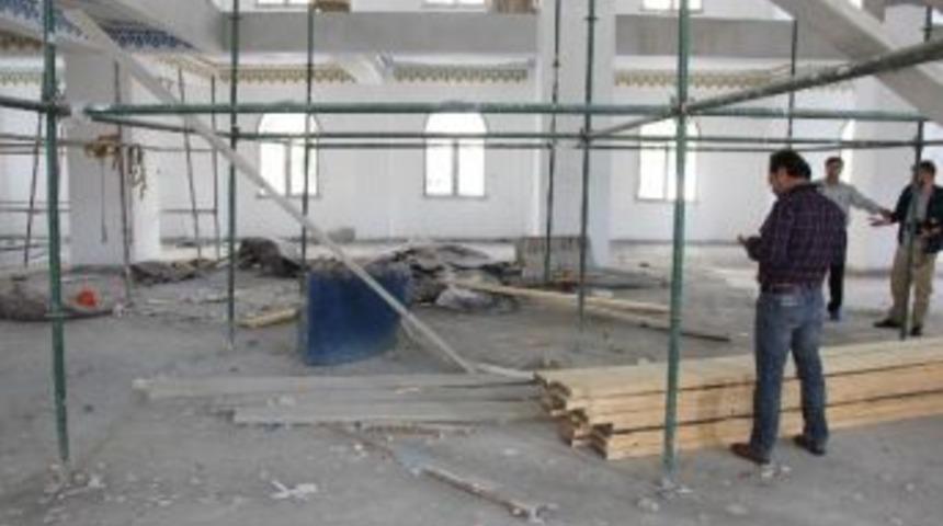 Cami İnşaatında İskele &Ccedil;&ouml;kt&uuml;: 1 &Ouml;l&uuml;, 2 Yaralı