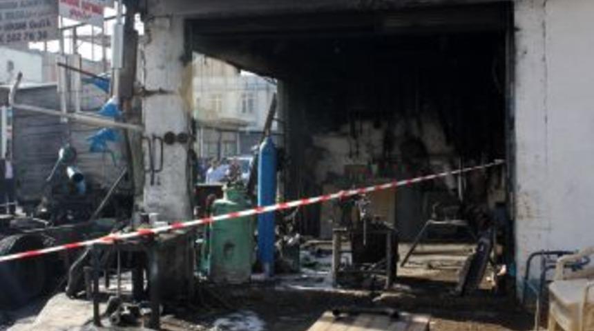 TIR'ın Yakıt Deposu Kaynak Işlemi Sırasında Patladı: 4 Yaralı