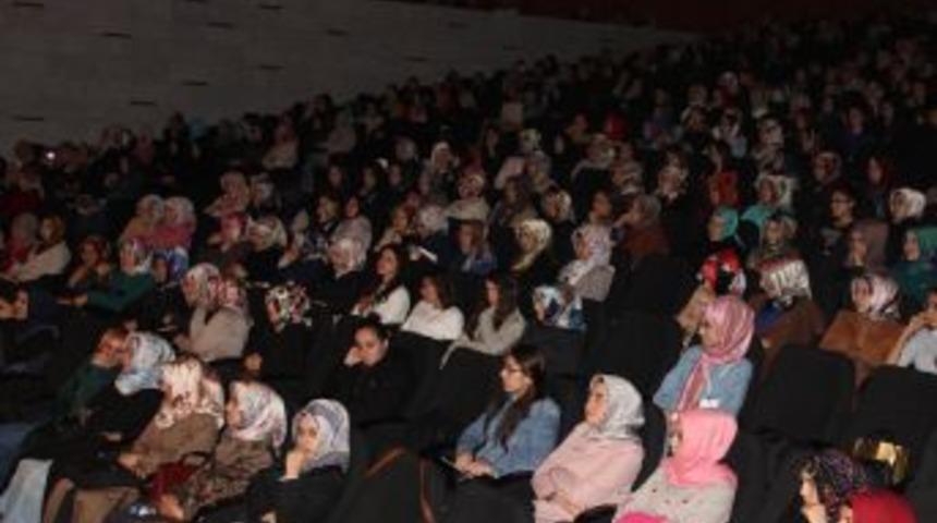 &Uuml;niversiteli Kız &Ouml;ğrencileri I&ccedil;in Proje &Uuml;retiyorlar