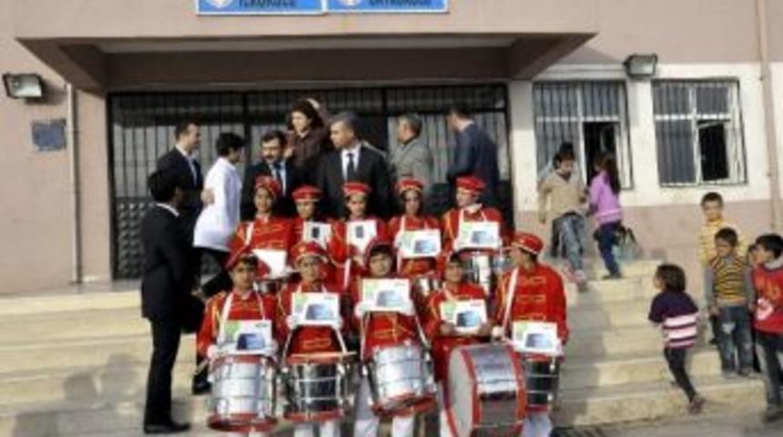 Siverek Kaymakamı'ndan Bando Ekibine Tablet Bilgisayar