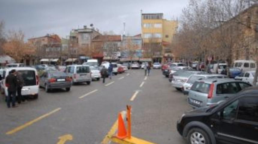 Uşak Belediyesi Otoparkları Kendisi İşletecek