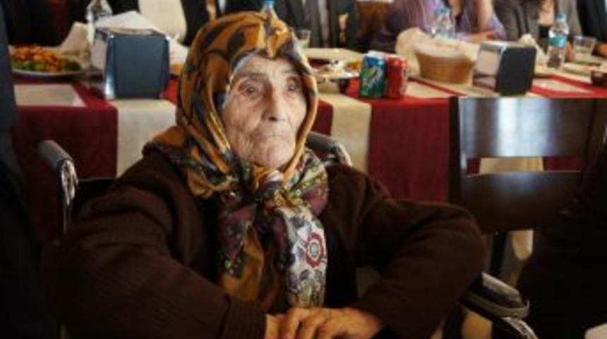 Cumhurbaşkanı Gül, Şehit Tuğgeneral Bahtiyar Aydın’ın Annesiyle Sohbet Etti