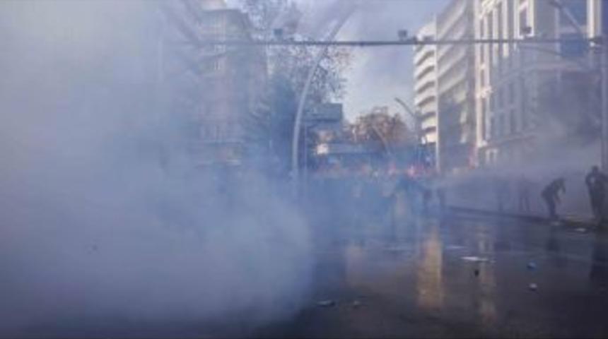 MEB'e Y&uuml;r&uuml;mek Isteyen Gruba M&uuml;dahale: 1'i Polis 7 Yaralı