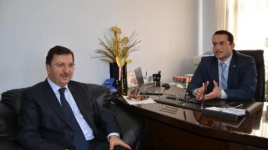 Hasan Aydoğan, Hizmet-iş Sendikasını Ziyaret Etti