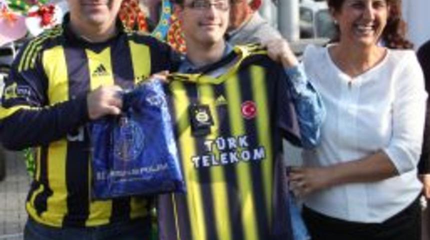 Dilek Ağacındaki Istekler Engelli &Ccedil;ocuklara Teslim Edildi