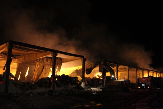 Şanlıurfa’da iplik fabrikası alev alev yandı