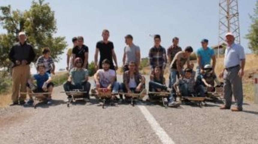 Tornet Yarışlarıyla Çocukluk Günlerine Dönüyorlar