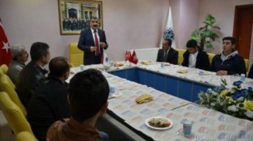 Başkan G&uuml;rkan, Battalgazi Belediyespor&rsquo;a Yemek Verdi