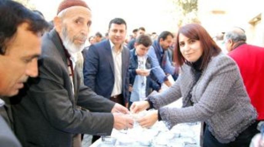 Ak Parti Aşure Dağıttı