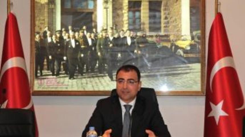 Vali Toprak&rsquo;tan; 24 Kasım &Ouml;ğretmen G&uuml;n&uuml; Mesajı