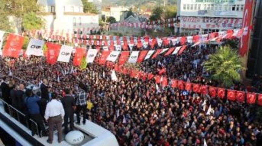 Kılı&ccedil;daroğlu: &ldquo;&ouml;ğretmenin D&ouml;v&uuml;ld&uuml;ğ&uuml; Bir &Uuml;lkede Demokrasi Ve &Ouml;zg&uuml;rl&uuml;k Olmaz&rdquo;