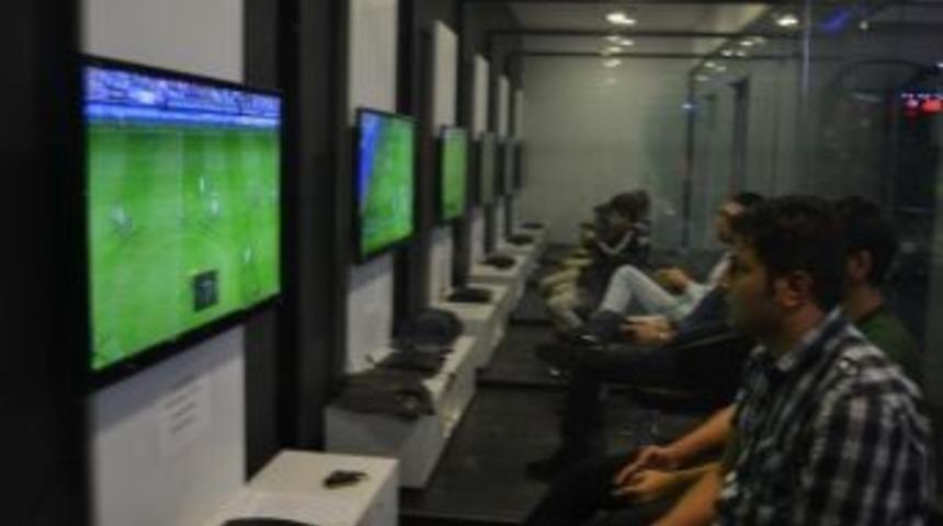 Piazza'da Playstatıon Turnuvası