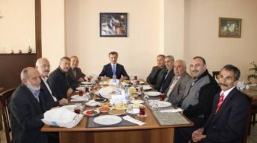 Ak Parti Oltu Belediye Başkan Aday Adayı Sıtkı Toksoy, &Ouml;ğretmenlerini Unutmadı