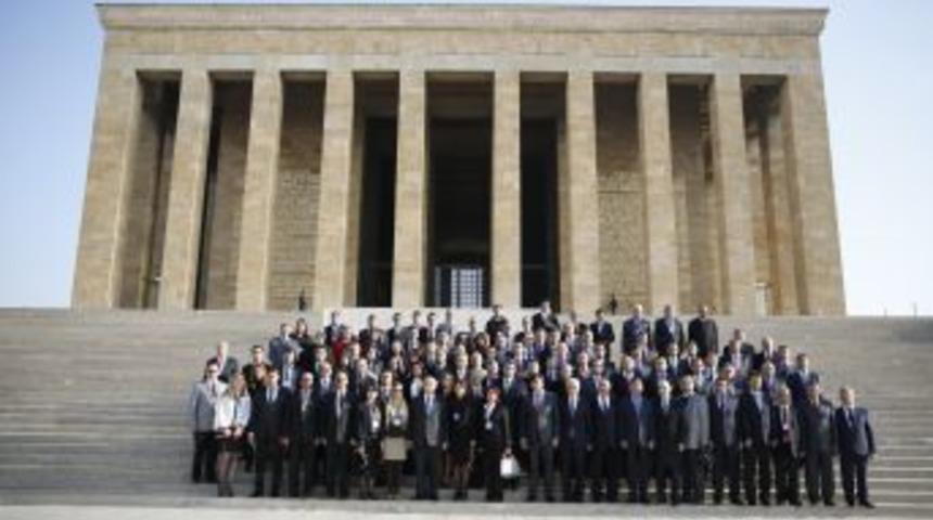 Bakan Avcı, 81 Ilden Gelen &Ouml;ğretmenlerle Anıtkabir&rsquo;de