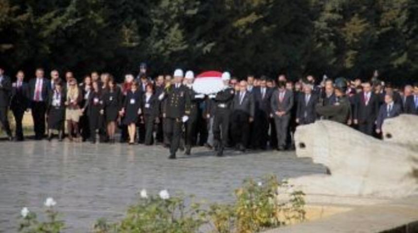 Milli Eğitim Bakanı Avcı, &Ouml;ğretmenlerle Birlikte Anıtkabir&rsquo;e Gitti