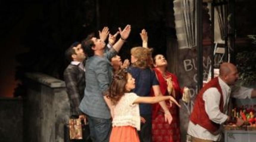 &lsquo;rasat Zamanı&rsquo; Alkış Alıyor