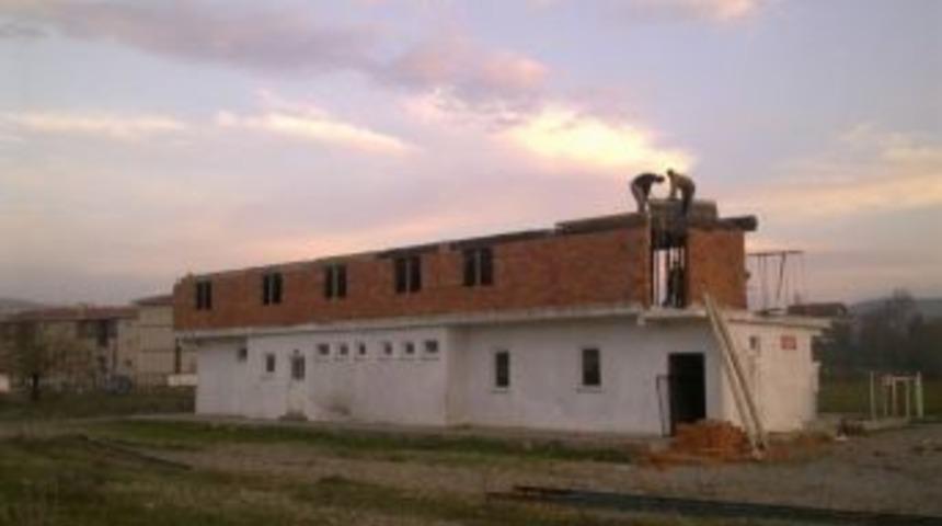 Saltukova Beldesinde Kapalı Trib&uuml;n İnşaatına Başlandı