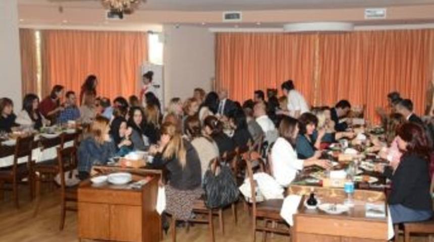 Aldırmaz &Ouml;ğretmenlerle Yemekte