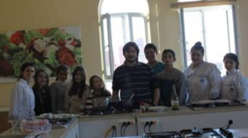 Sağlıklı Geleneksel Gıdalar &Ouml;ğrencilere Anlatıldı