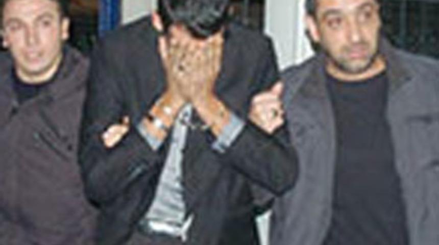 Elindeki eroini alan arkadaşını &ouml;ld&uuml;rd&uuml;